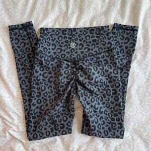 Til You Collapse TYC Scrunch Leggings Leopard Print